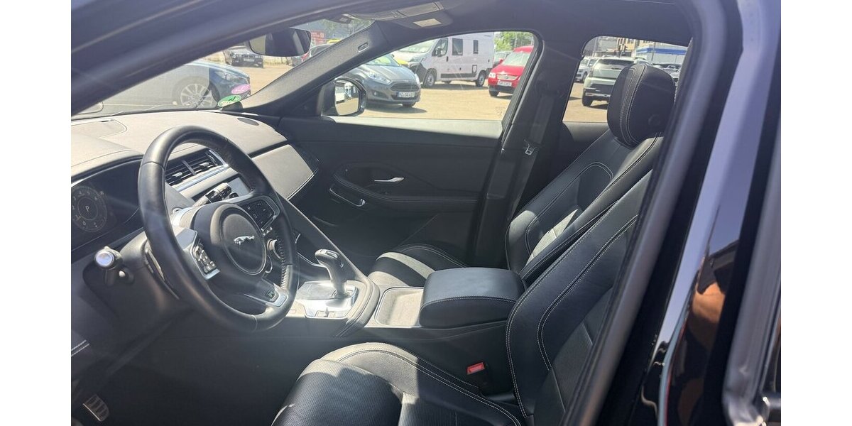 Jaguar E-Pace R-Dynamic S AWD/TOP/AHK/PANO 57.200 km 25.890 &euro; Frankfurt 60386