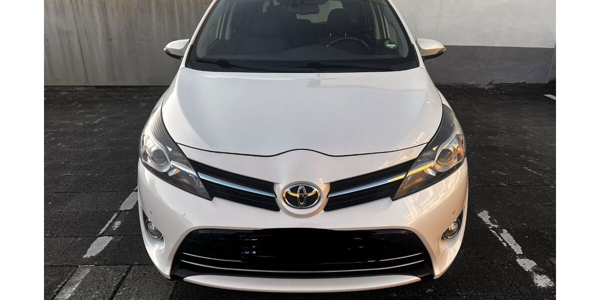 Toyota Verso 128.300 km 11.990 &euro; Dreieich 63303