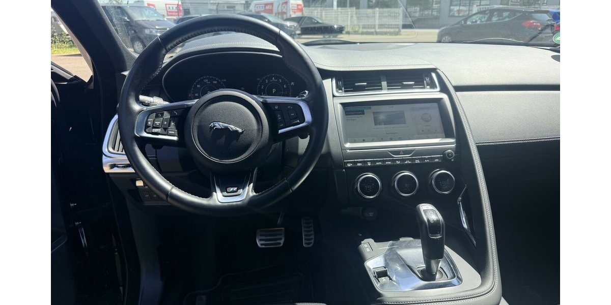 Jaguar E-Pace R-Dynamic S AWD/TOP/AHK/PANO 57.200 km 25.890 &euro; Frankfurt 60386