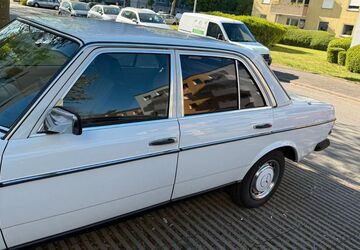 Mercedes-Benz 240 169.000 km 8.590 &euro; Darmstadt 64289