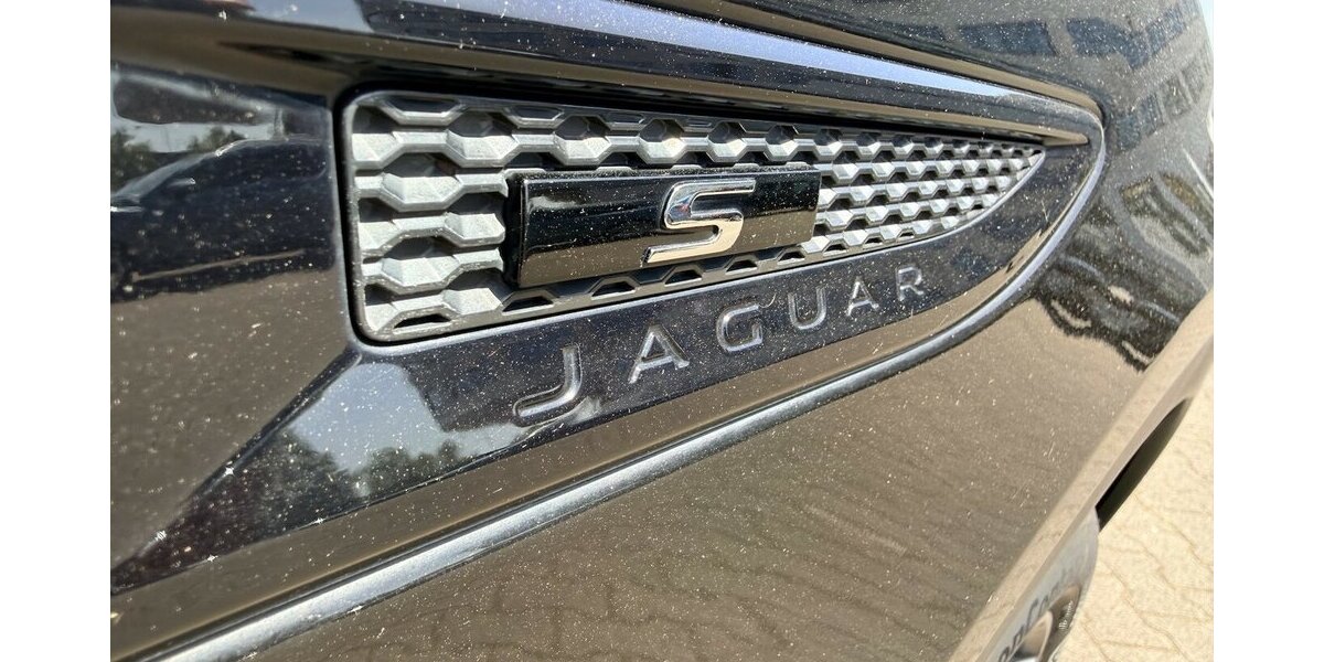 Jaguar E-Pace R-Dynamic S AWD/TOP/AHK/PANO 57.200 km 25.890 &euro; Frankfurt 60386